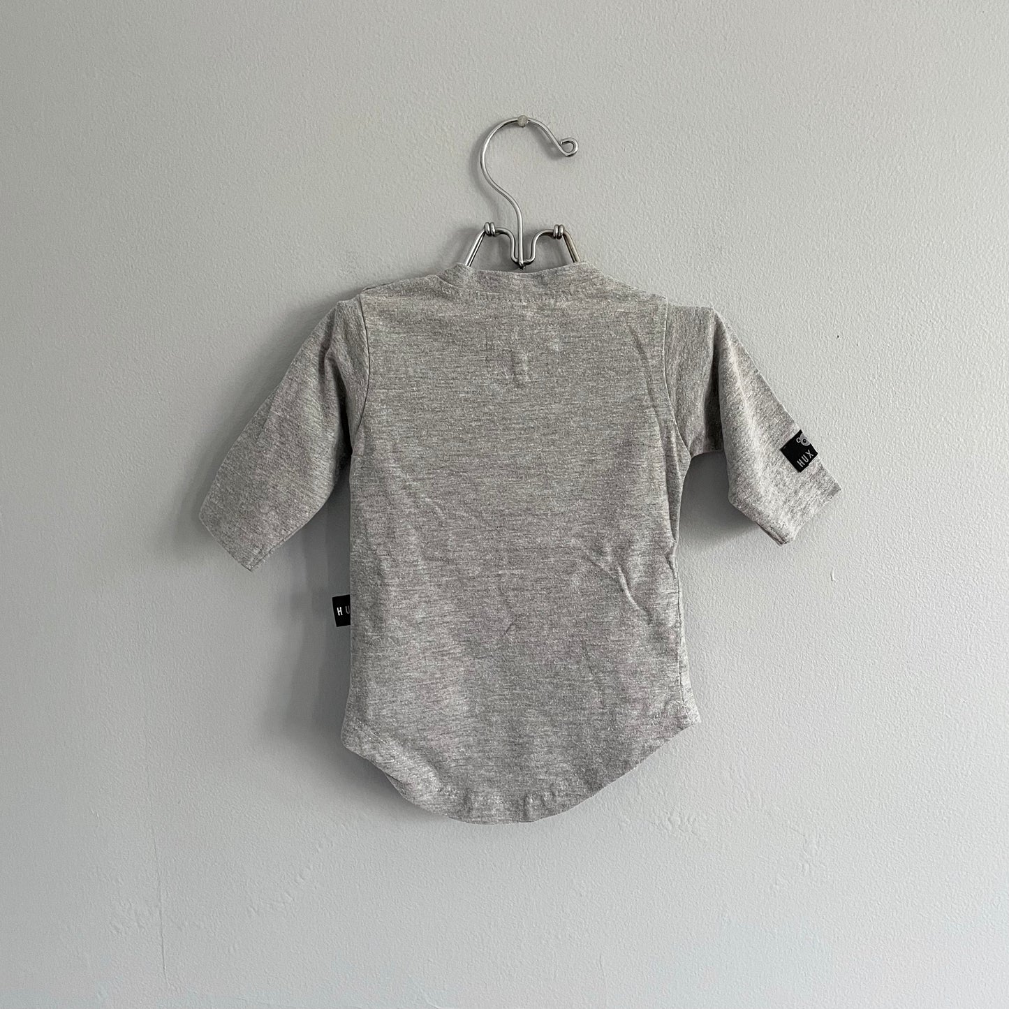 Huxbaby / Light grey long sleeve t-shirt / 0-3M