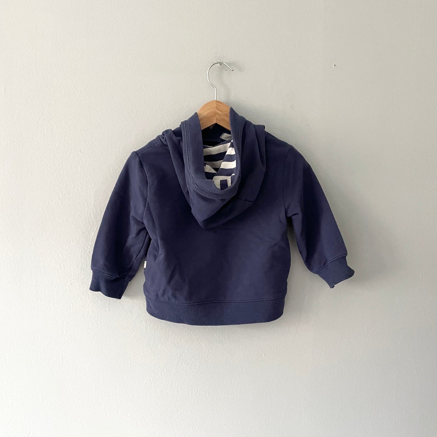 Jarvis Archer / Navy hoodie / 12M