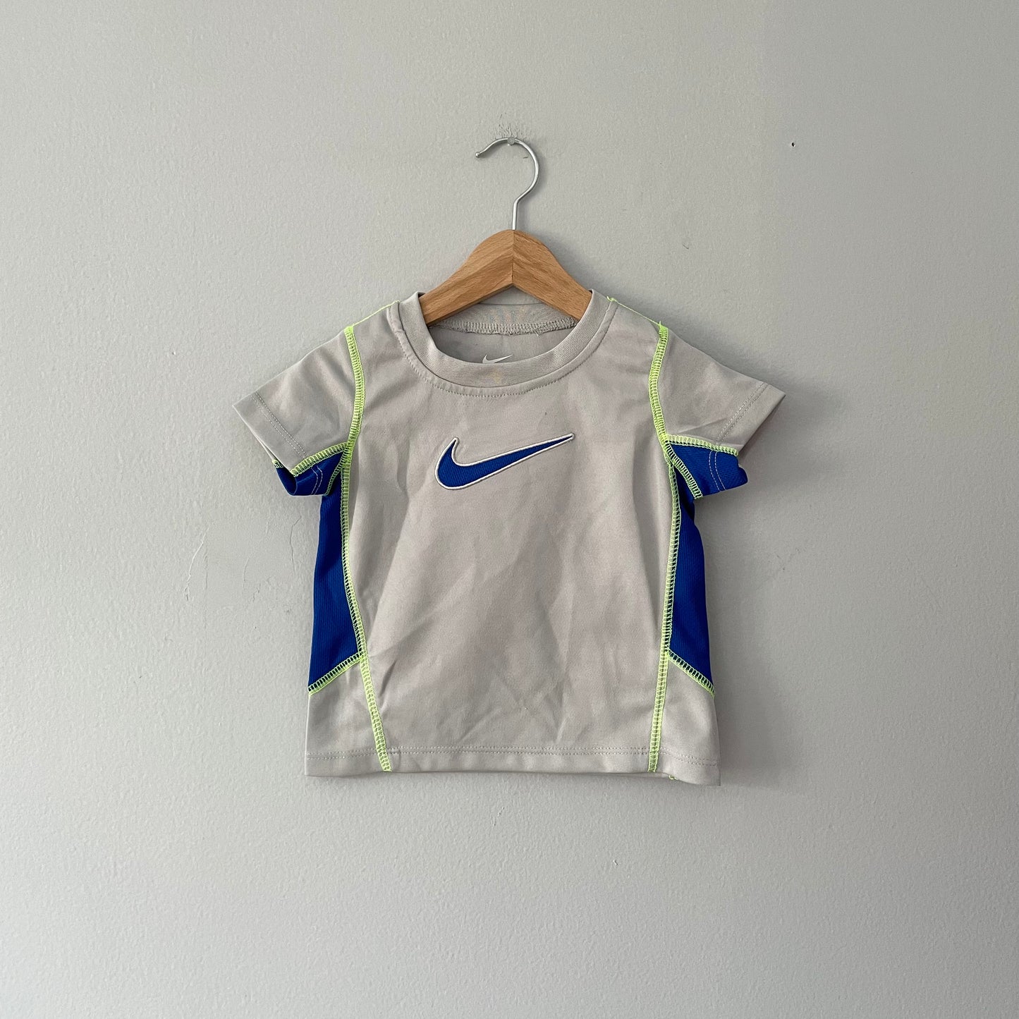 Nike / Active top / 12M