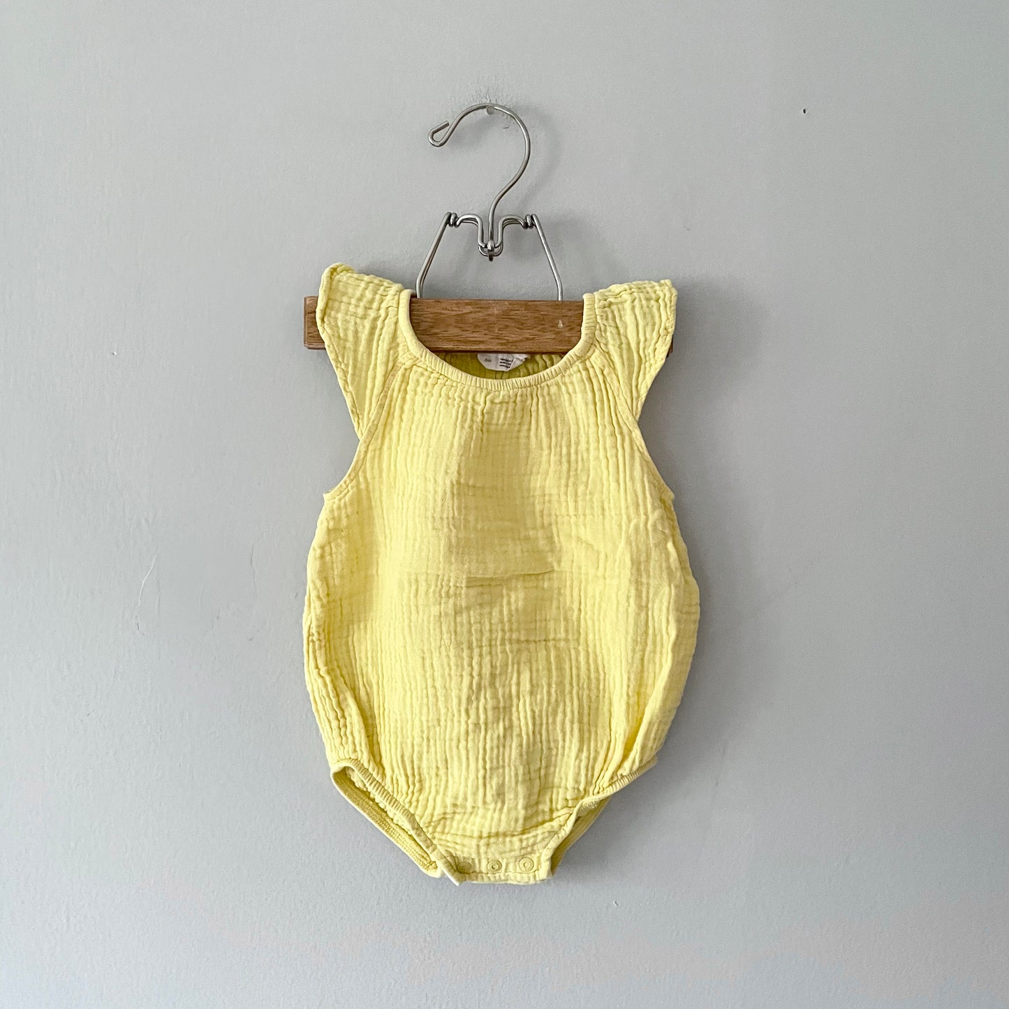 First by Petit Lem / Muslin onesie / 6M